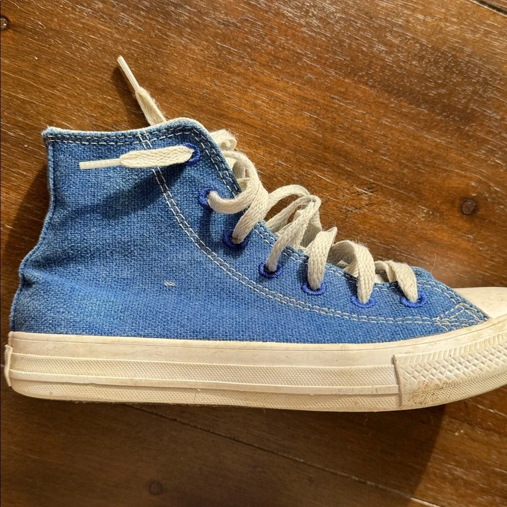 Size 2 Converse Chuck Taylor All Star Sneakers on blue